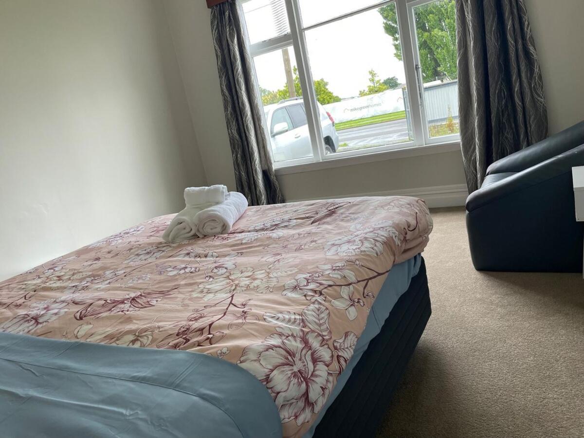 Apartment Attached Units On Madras! Unit A *