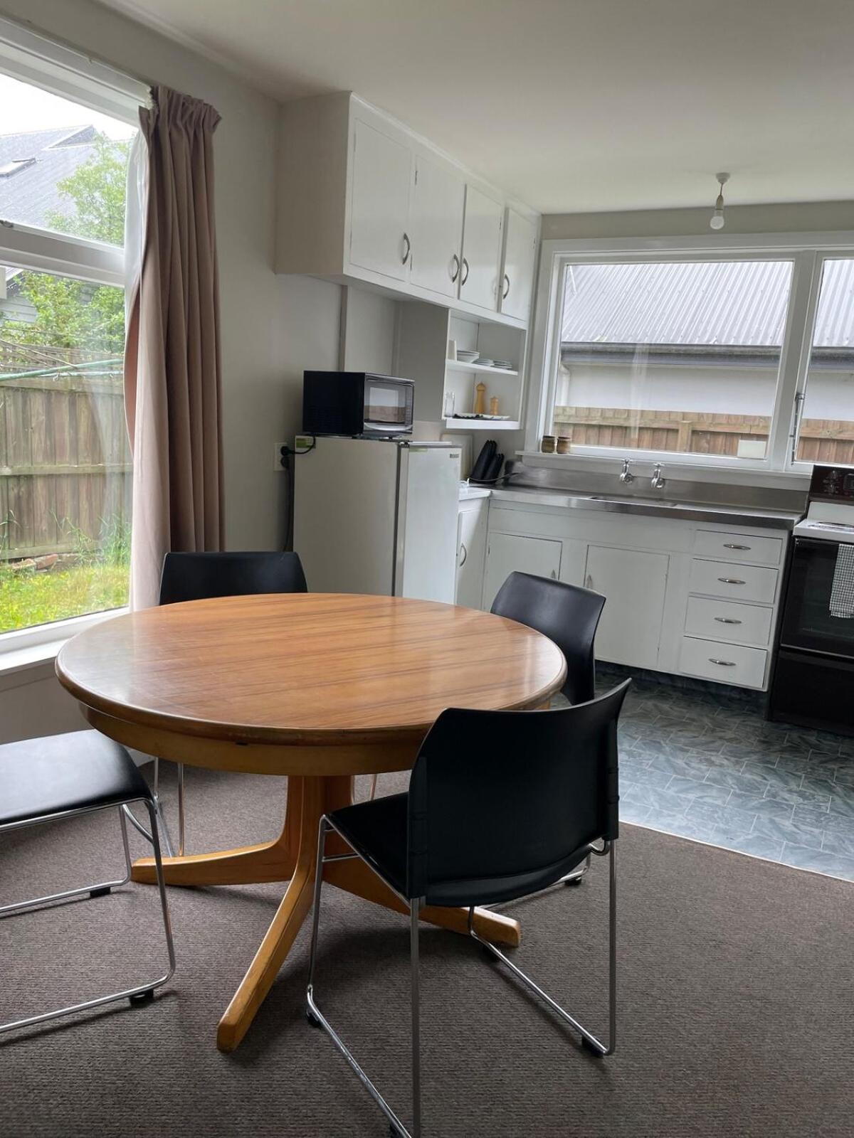 Apartment Attached Units On Madras! Unit A